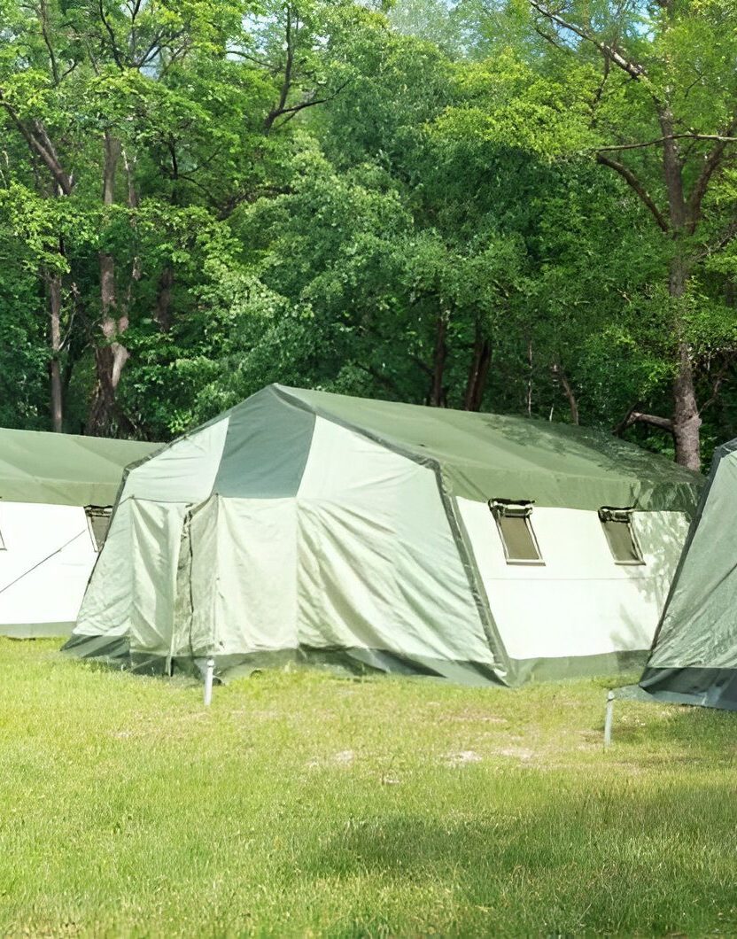 Армейские палатки вместимостью до 40 человек